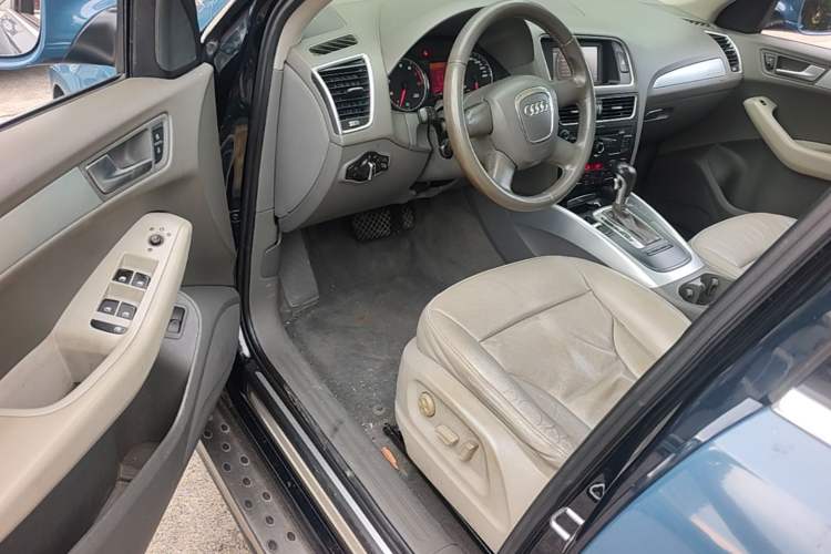 Used Audi Q5 2011 2.0TFSI Technology Model Driver Seat
