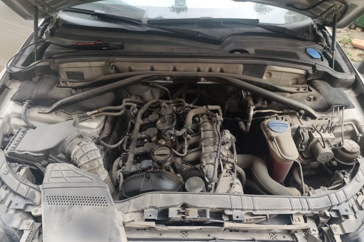 Used Audi Q5 2011 2.0TFSI Comfort Version Engine Bay