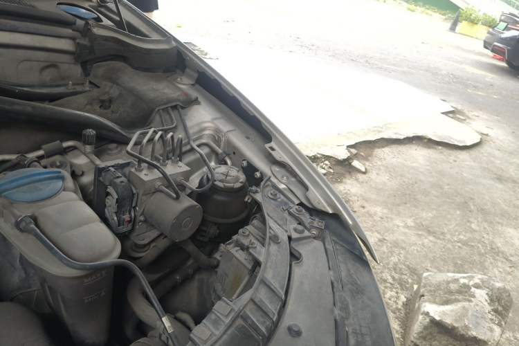 Used Audi Q5 2011 2.0TFSI Technology Model Engine Bay Left