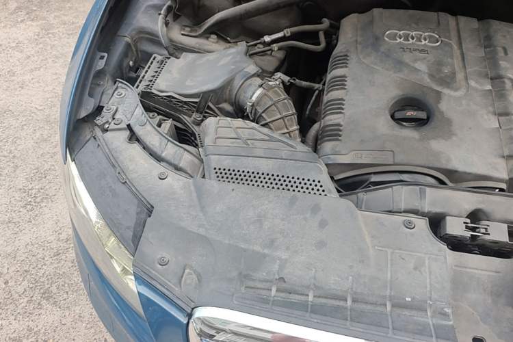 Used Audi Q5 2011 2.0TFSI Technology Model Engine Bay Right