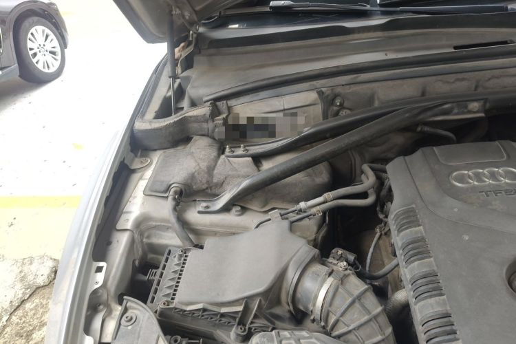 Used Audi Q5 2011 2.0TFSI Technology Model Engine Bay Right