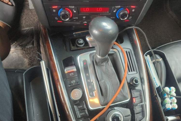 Used Audi Q5 2011 2.0TFSI Technology Model Gear Lever
