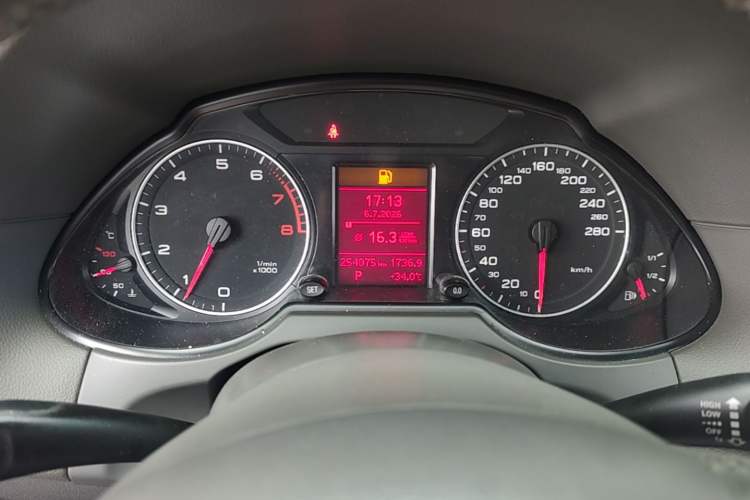 Used Audi Q5 2011 2.0TFSI Technology Model Instrument Cluster