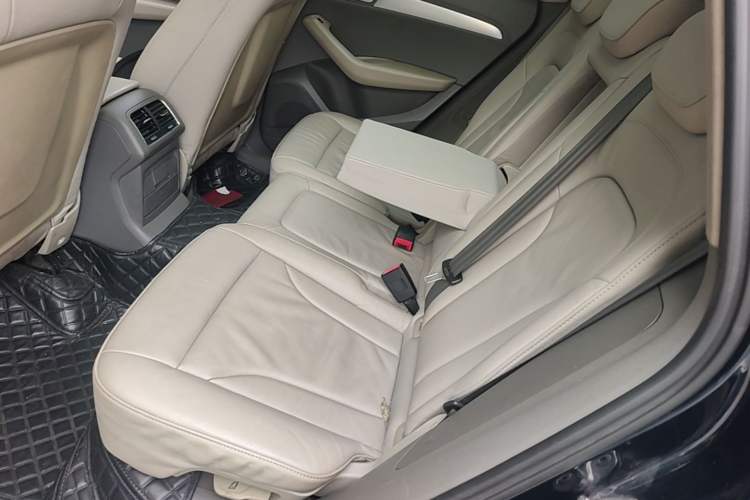 Used Audi Q5 2011 2.0TFSI Technology Model Left Rear Seat