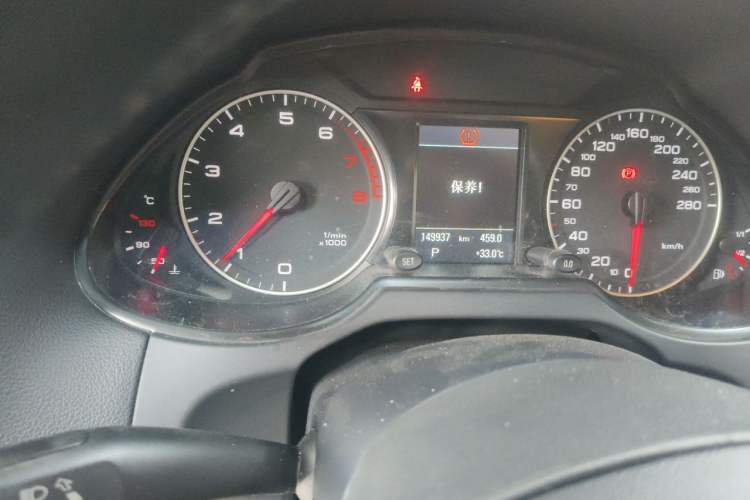 Used Audi Q5 2011 2.0TFSI Technology Model Odometer Close Up
