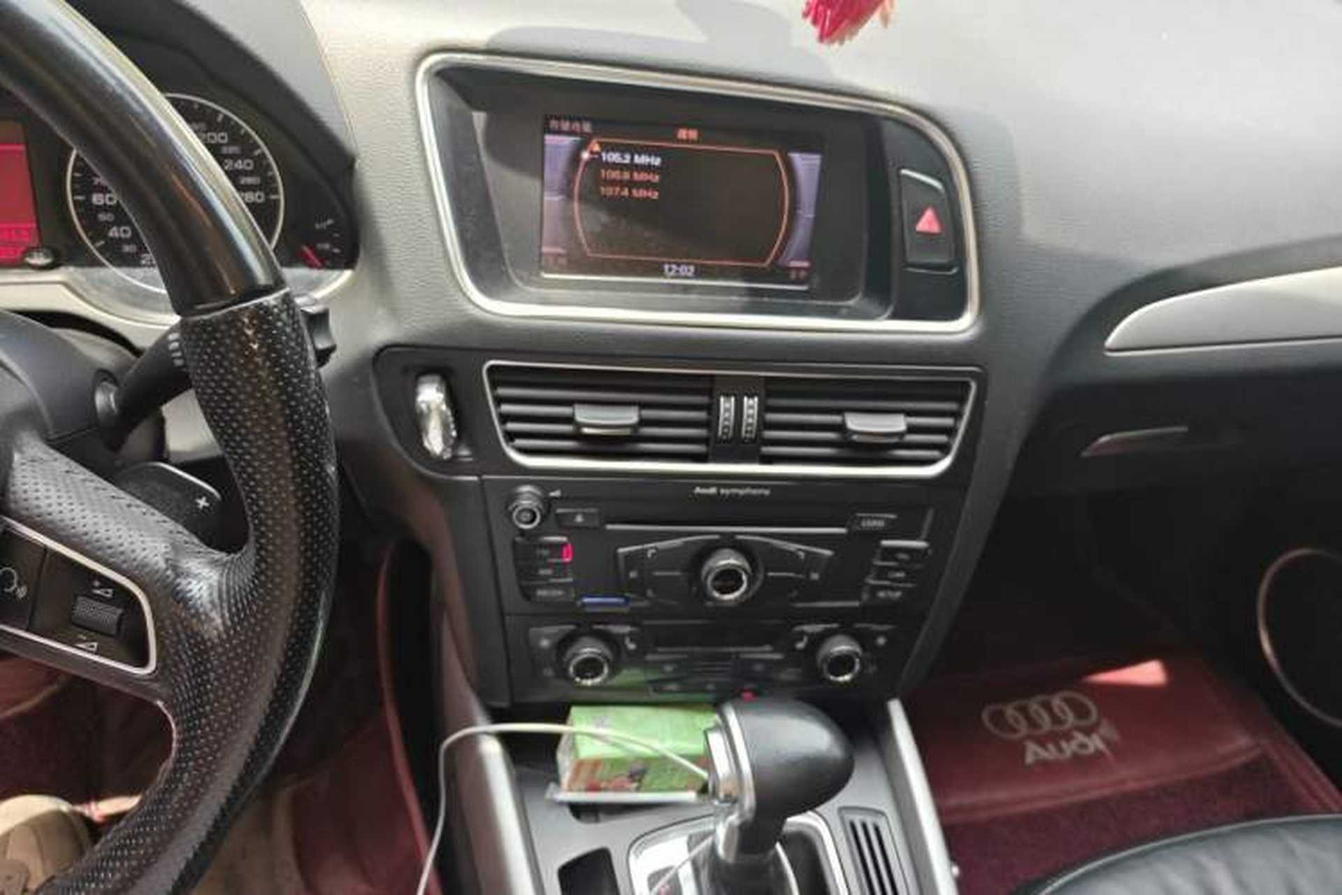 Used Audi Q5 2011 2.0TFSI Technology Model Audio And AC Panel