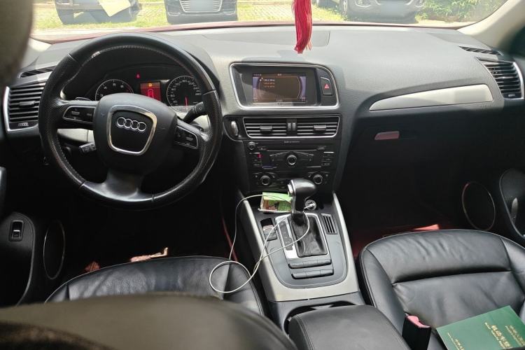Used Audi Q5 2011 2.0TFSI Technology Model Center Console