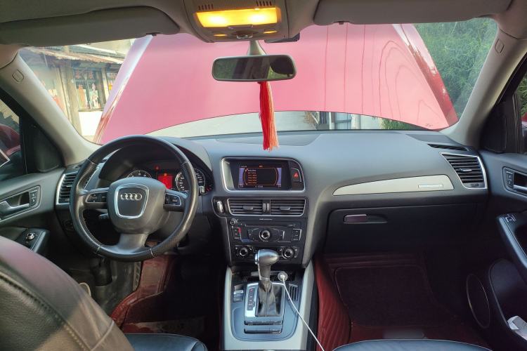 Used Audi Q5 2011 2.0TFSI Comfort Version Center Console
