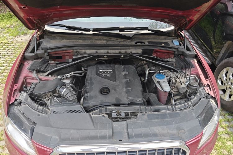 Used Audi Q5 2011 2.0TFSI Technology Model Engine Bay