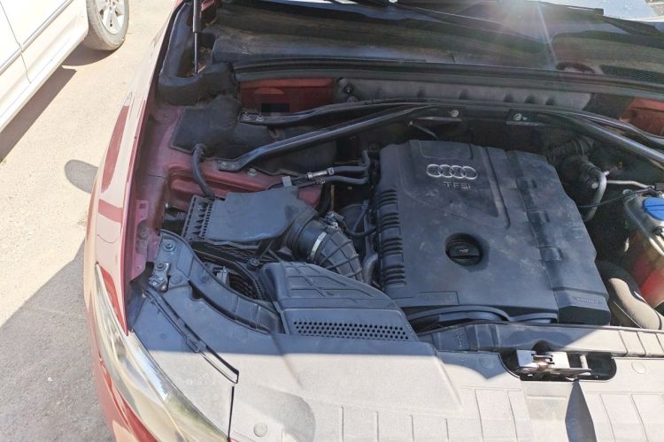 Used Audi Q5 2011 2.0TFSI Comfort Version Engine Bay Right