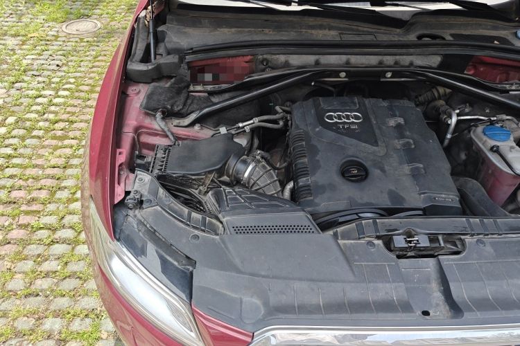 Used Audi Q5 2011 2.0TFSI Technology Model Engine Bay Right