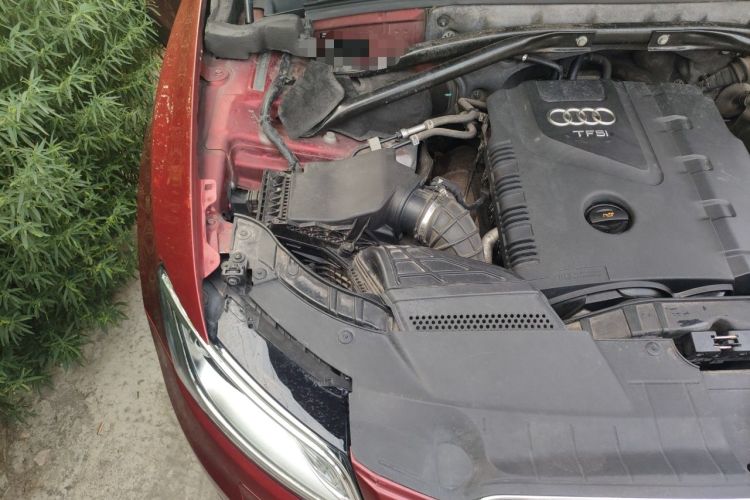 Used Audi Q5 2011 2.0TFSI Comfort Version Engine Bay Right