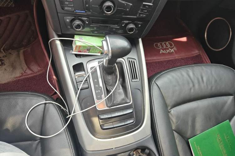 Used Audi Q5 2011 2.0TFSI Technology Model Gear Lever