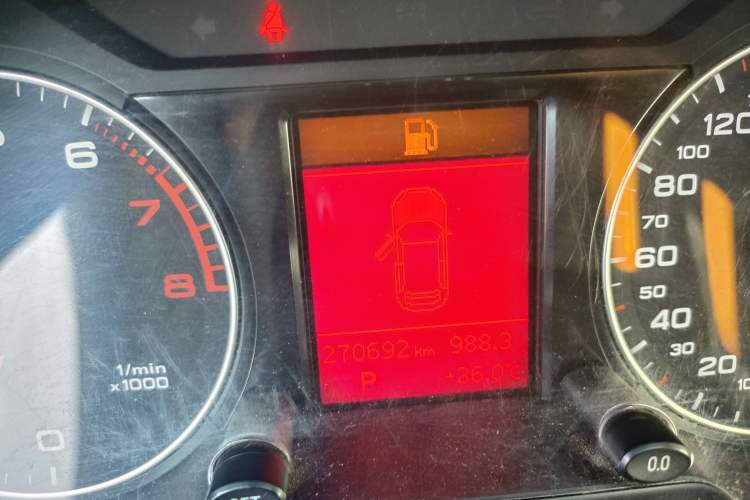 Used Audi Q5 2011 2.0TFSI Comfort Version Odometer Close Up