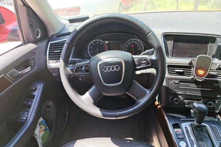 Used Audi Q5 2011 2.0TFSI Comfort Version Steering Wheel