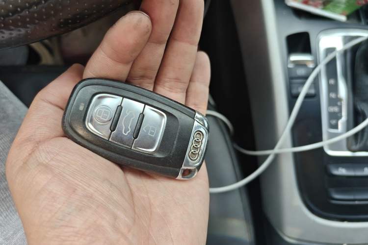 Used Audi Q5 2011 2.0TFSI Technology Model Vehicle Key