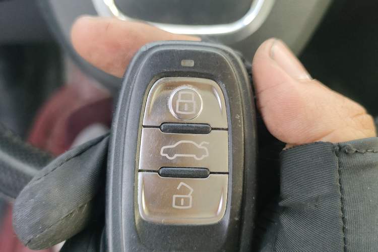 Used Audi Q5 2011 2.0TFSI Comfort Version Vehicle Key