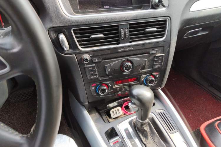 Used Audi Q5 2011 2.0TFSI Technology Model Audio And AC Panel