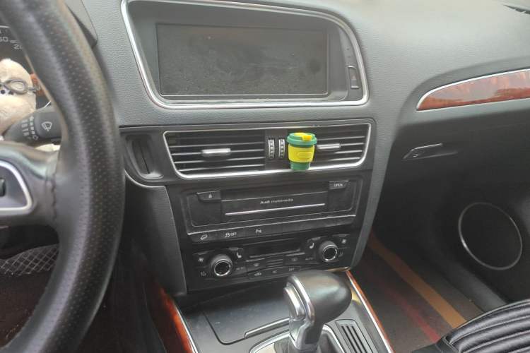 Used Audi Q5 2011 2.0TFSI Technology Model Audio And AC Panel