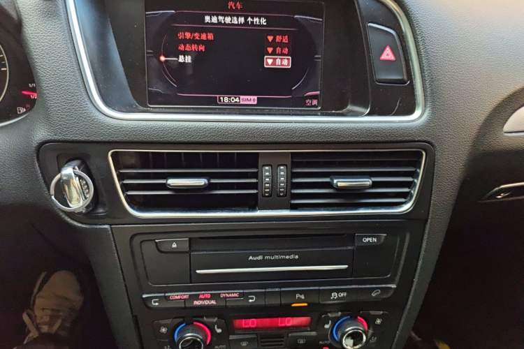 Used Audi Q5 2011 2.0TFSI Dynamic Edition Audio And AC Panel