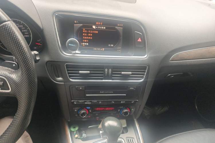Used Audi Q5 2011 2.0TFSI Luxury Edition Audio And AC Panel