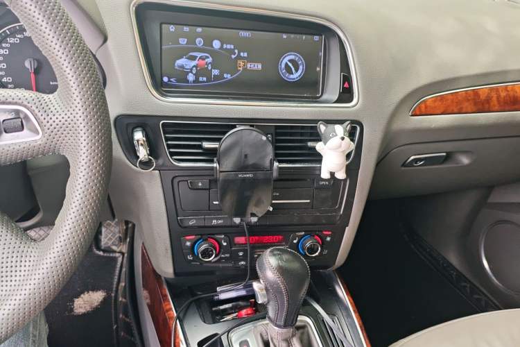 Used Audi Q5 2011 2.0TFSI Comfort Version Audio And AC Panel