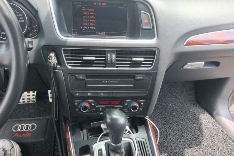 Used Audi Q5 2011 2.0TFSI Comfort Version Audio And AC Panel
