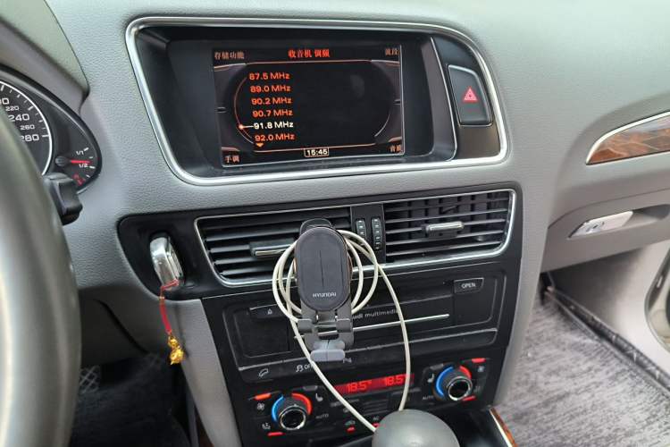 Used Audi Q5 2011 2.0TFSI Comfort Version Audio And AC Panel