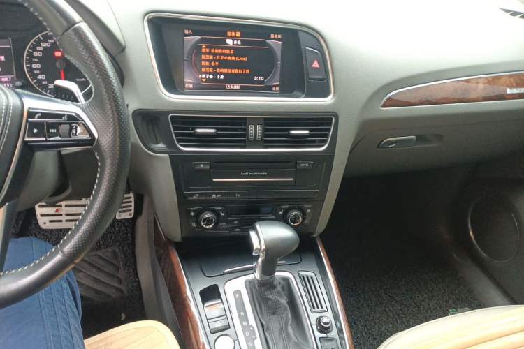 Used Audi Q5 2011 2.0TFSI Comfort Version Audio And AC Panel