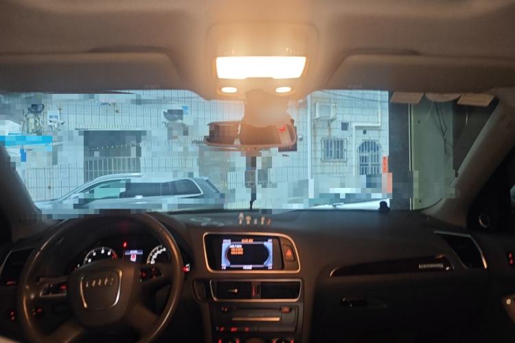 Used Audi Q5 2011 2.0TFSI Comfort Version Center Console