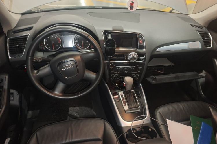 Used Audi Q5 2011 2.0TFSI Technology Model Center Console