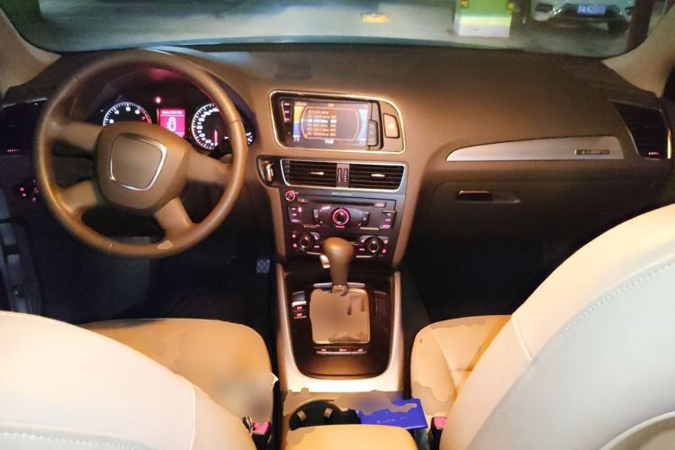 Used Audi Q5 2011 2.0TFSI Technology Model Center Console