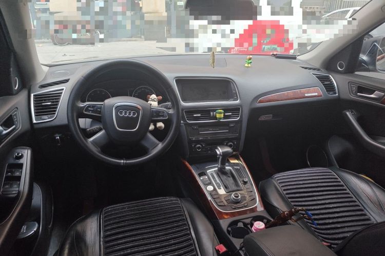 Used Audi Q5 2011 2.0TFSI Technology Model Center Console