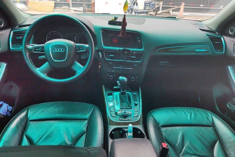 Used Audi Q5 2011 2.0TFSI Comfort Version Center Console