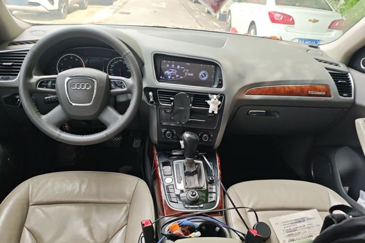 Used Audi Q5 2011 2.0TFSI Comfort Version Center Console