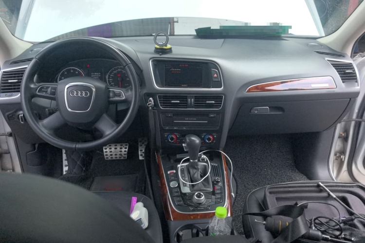 Used Audi Q5 2011 2.0TFSI Comfort Version Center Console