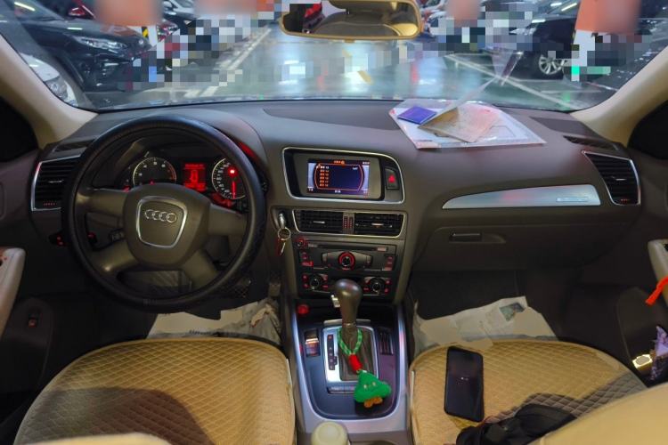 Used Audi Q5 2011 2.0TFSI Technology Model Center Console