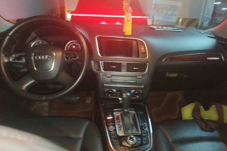 Used Audi Q5 2011 2.0TFSI Comfort Version Center Console