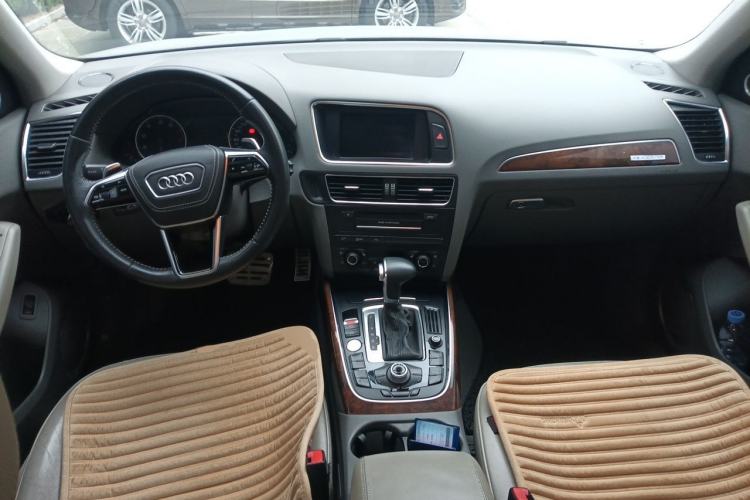 Used Audi Q5 2011 2.0TFSI Comfort Version Center Console