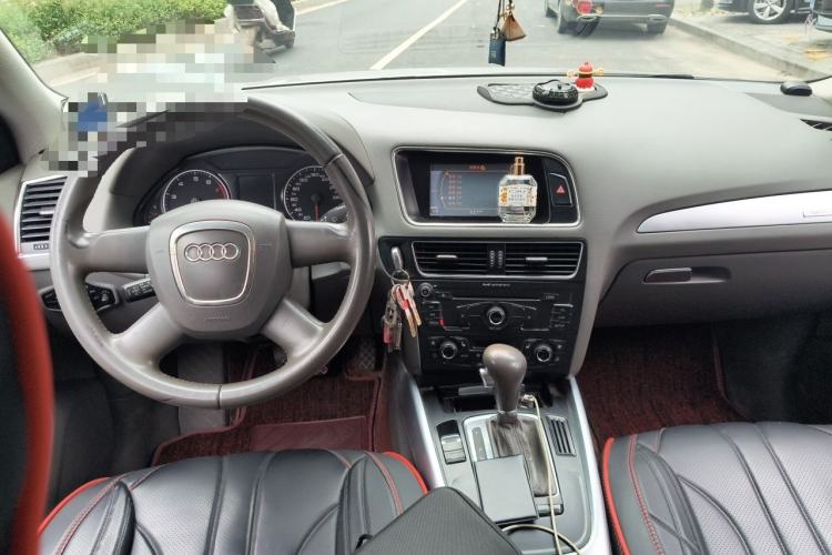 Used Audi Q5 2011 2.0TFSI Technology Model Center Console