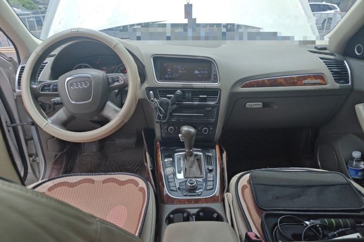 Used Audi Q5 2011 2.0TFSI Comfort Version Center Console