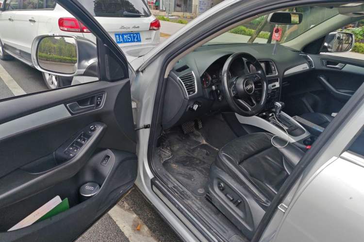Used Audi Q5 2011 2.0TFSI Technology Model Driver Seat