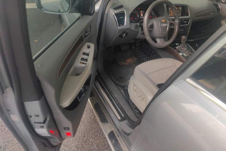 Used Audi Q5 2011 2.0TFSI Luxury Edition Driver Seat