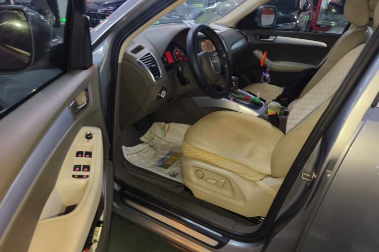 Used Audi Q5 2011 2.0TFSI Technology Model Driver Seat