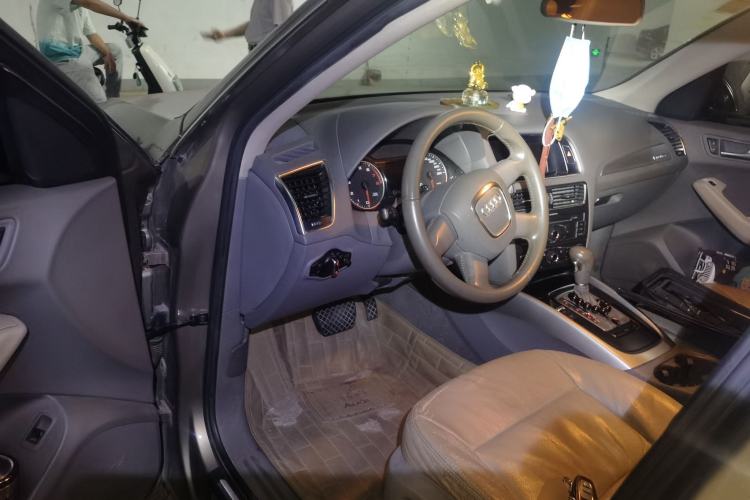 Used Audi Q5 2011 2.0TFSI Ambition Edition Driver Seat