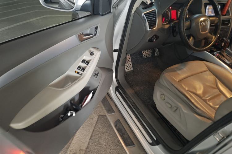 Used Audi Q5 2011 2.0TFSI Technology Model Driver Seat