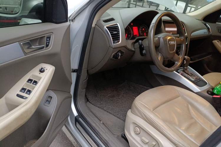 Used Audi Q5 2011 2.0TFSI Technology Model Driver Seat
