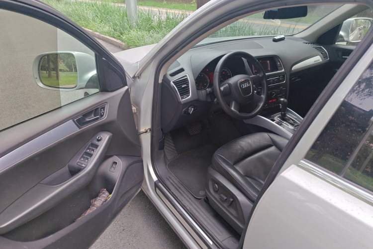 Used Audi Q5 2011 2.0TFSI Technology Model Driver Seat