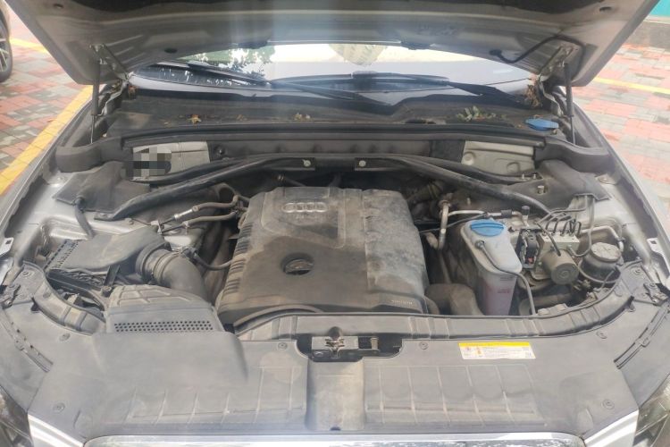 Used Audi Q5 2011 2.0TFSI Comfort Version Engine Bay