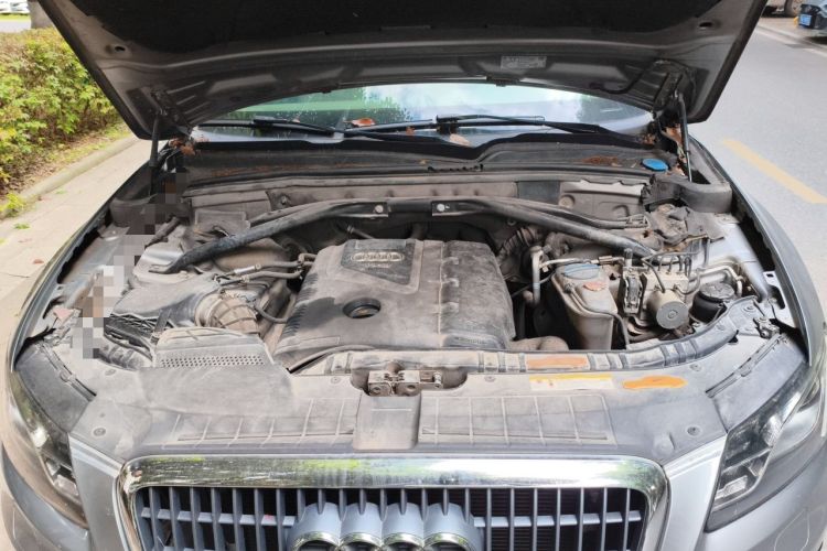 Used Audi Q5 2011 2.0TFSI Comfort Version Engine Bay